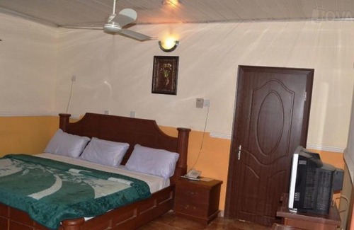 Benin City House | Room in Lodge - Zafike Royal Hotel budget hotel in Benin city