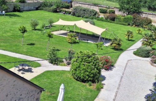 Fye Apartment | Room 'Le Meslay N°8 - Chambre 3 Pers' with Shared Terrace, Shared Garden and Wi-Fi