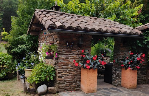 Saumane Apartment | Room 'Le Moint Aigoual' with shared terrace, shared garden and Wi-Fi