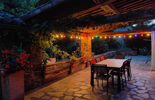 Saumane Apartment | Room 'Le Moint Aigoual' with shared terrace, shared garden and Wi-Fi