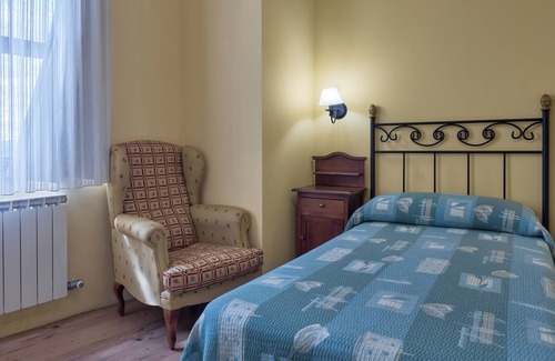 Santa Cruz de Montes House | Room 'Llamaladil' with Mountain View, Shared Garden and Wi-Fi