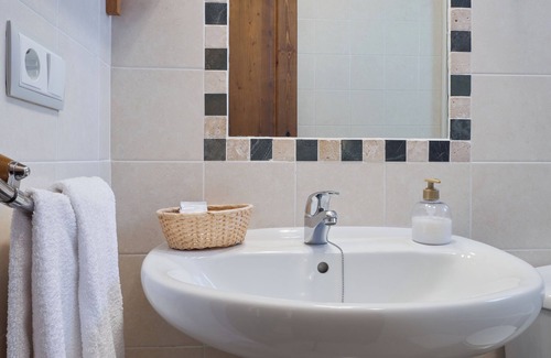 Santa Cruz de Montes House | Room 'Llamaladil' with Mountain View, Shared Garden and Wi-Fi