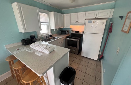 Topsail Beach Apartment | Room #NAPT Efficiency King Apartment w/Kitchen Dog Y