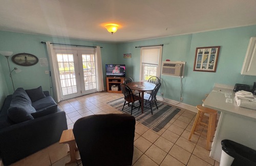 Topsail Beach Apartment | Room #NAPT Efficiency King Apartment w/Kitchen Dog Y