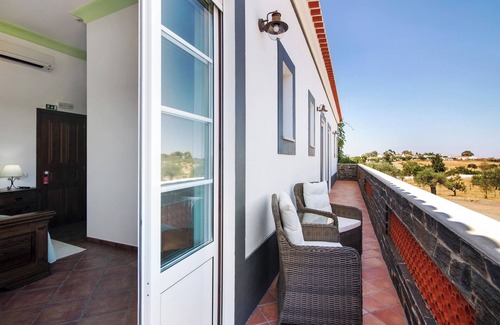 Espirito Santo Apartment | Room 'Quarto Verde - Countryside View with Patio' with Shared Pool, Wi-Fi and Air Conditioning