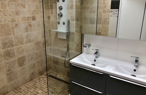 Le Thou Bed & Breakfast | Room rental for 2 people with disabled access, small dog accepted