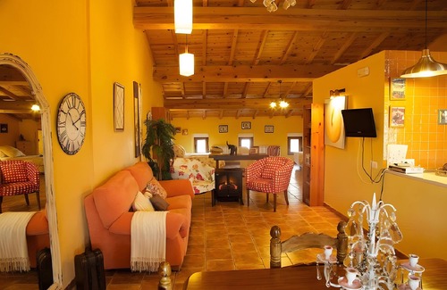 Castronuno House | Room 'Rosa' with Shared Garden and Wi-Fi