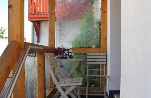 Angersbach Apartment | Room 'Ruhiges Zimmer 2' with Shared Terrace, Wi-Fi and Air Conditioning
