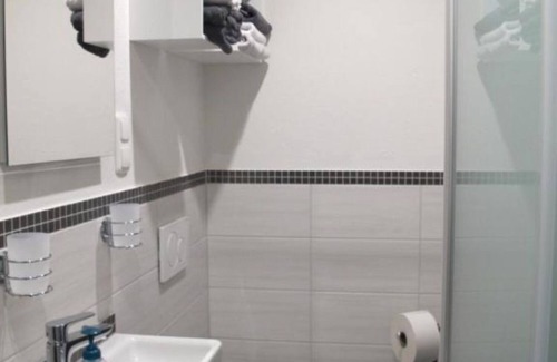 Angersbach Apartment | Room 'Ruhiges Zimmer 2' with Shared Terrace, Wi-Fi and Air Conditioning