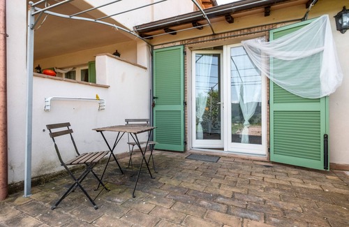 Manciano Apartment | Room 'Timo' with Shared Pool, Wi-Fi and Air Conditioning