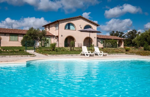 Manciano Apartment | Room 'Timo' with Shared Pool, Wi-Fi and Air Conditioning