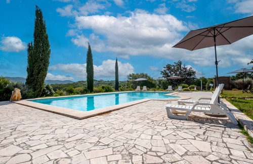 Manciano Apartment | Room 'Timo' with Shared Pool, Wi-Fi and Air Conditioning