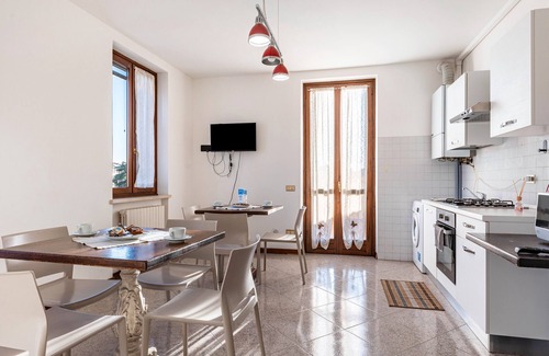 Pizzoletta Apartment | Room 'Tripla' with Shared Terrace, Wi-Fi and Air Conditioning