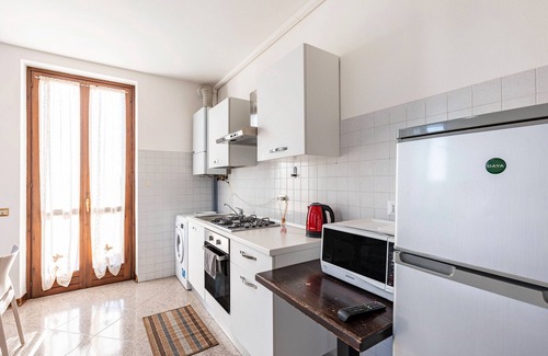 Pizzoletta Apartment | Room 'Tripla' with Shared Terrace, Wi-Fi and Air Conditioning