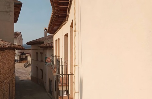 Villarluengo Apartment | Room 'Twin Con Ventana' with Wi-Fi