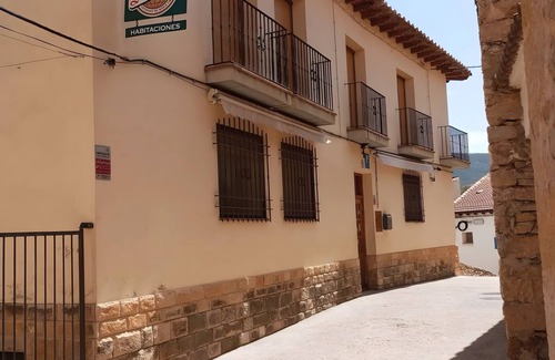 Villarluengo Apartment | Room 'Twin Con Ventana' with Wi-Fi