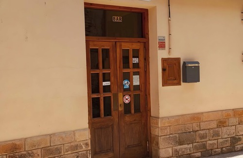 Villarluengo Apartment | Room 'Twin Con Ventana' with Wi-Fi