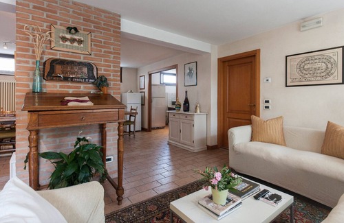 Mirano Apartment | Room 'Verde' with Shared Garden, Wi-Fi and Air Conditioning