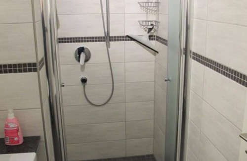 Angersbach Apartment | Room 'Zimmer 3' with Shared Terrace, Wi-Fi and Air Conditioning