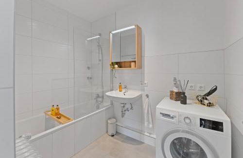 Bad Rappenau Apartment | Roomfall am Kurpark mit Blick ins Grüne-Parkplatz-Waschmaschine-Küche-Wifi