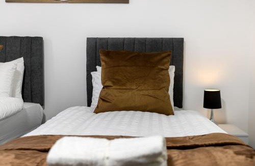 Hale Apartment | Roomy 3 bedroom house, 2 baths