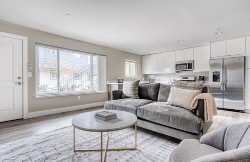 Campbell Apartment | Roomy Campbell 1BR w/Gym, Pool & Hot Tub, walk to WF & TJ, by Blueground