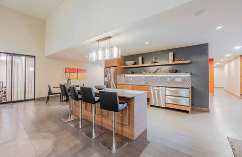 Downtown Apartment | Roomy Redmond 1BR w/Gym, W/D & Courtyard, near buses, by Blueground