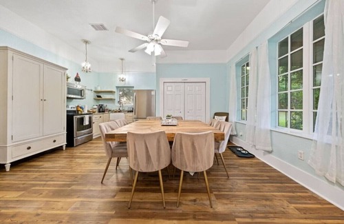 Prairie Lea House | RoosterHouse Countryside Pecan Farm 6ac SanMarcos