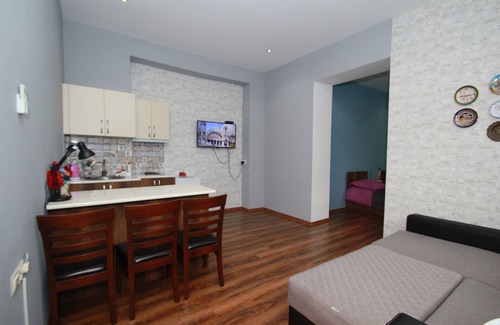 Vera Apartment | Rose apartment in Tbilisi(+transfer +tours)