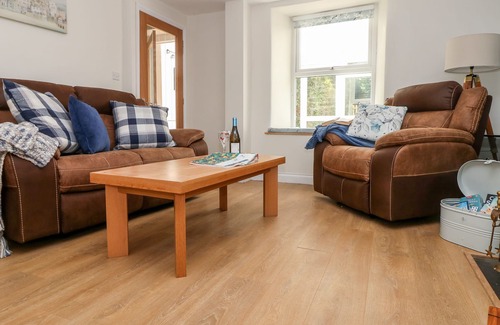 Illogan Cottage | ROSE COTTAGE, pet friendly, with a garden in Illogan