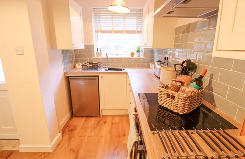 South Cave Cottage | ROSE COTTAGE, pet friendly, with a garden in South Cave