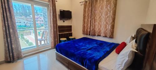 West Mere Bed & Breakfast | Rose Garden Enclave for Families & Executives
