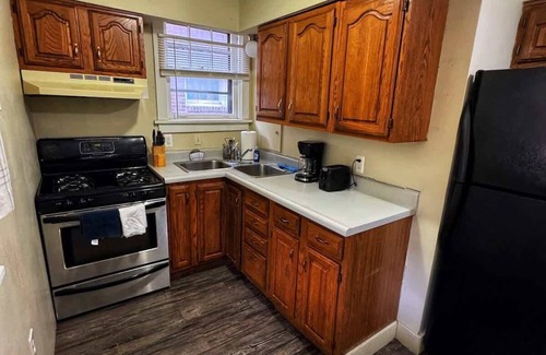Munhall Apartment | Rose’s Comfortable Place | Cozy 1-Bedroom