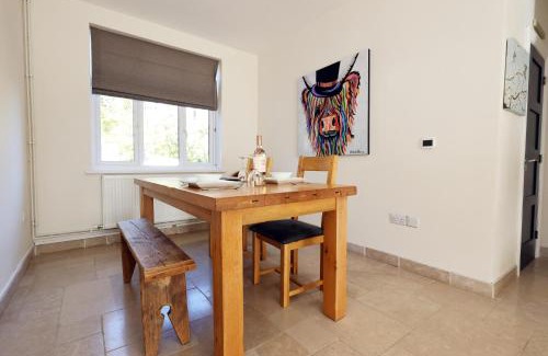 Newport House | "Rosecroft" - Perfect Retreat for Business & Leisure - Close to Celtic Manor and ICC