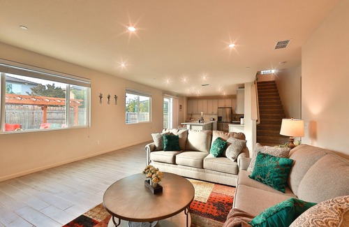 Pleasant Grove House | Roseville 5-Beds 3-Baths Family-Friendly Gem