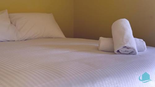 Caves Beach House | Rosies Family Spa Retreat - 300m to the sandy shores of Caves Beach