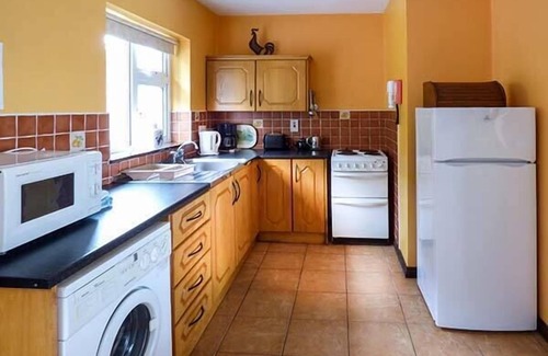 Glenbeigh House | ROSSBEIGH BEACH COTTAGE NO 6, pet friendly in Glenbeigh, County Kerry
