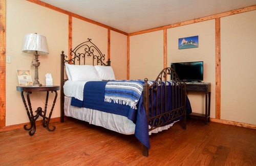 Round Top Bed & Breakfast | Round Top Hotel