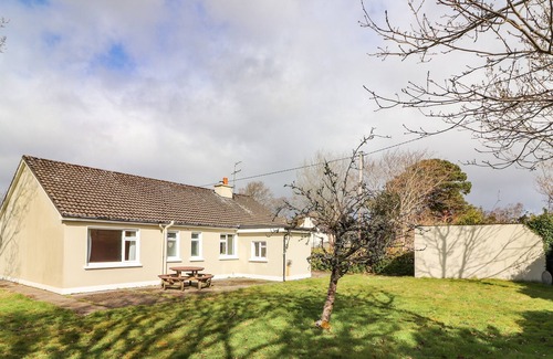 Beaufort Cottage | ROWANTREE, family friendly, with open fire in Beaufort, County Kerry