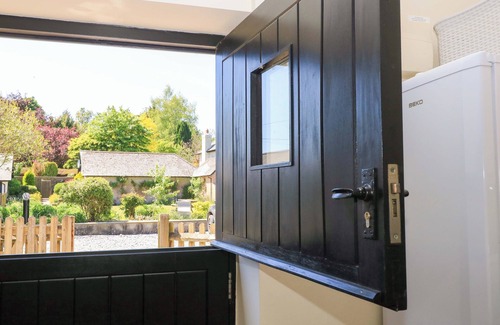 Blandford Forum Cottage | ROWDENS BARN, pet friendly, with open fire in Winterborne Stickland
