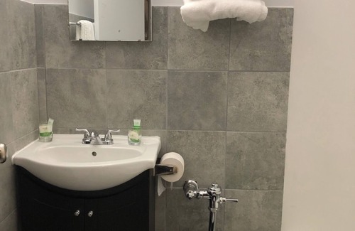 Flin Flon Hotel | Royal Hotel