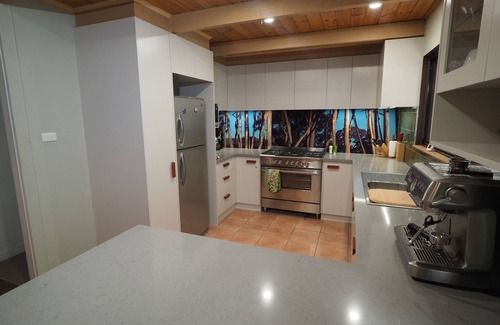 Halls Gap House | Royston Lodge - Dog-Friendly Halls Gap Getaway