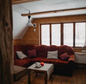 Potec Ski Chalet | Roztomilá a utulná chata Azzy na samotě v lese.