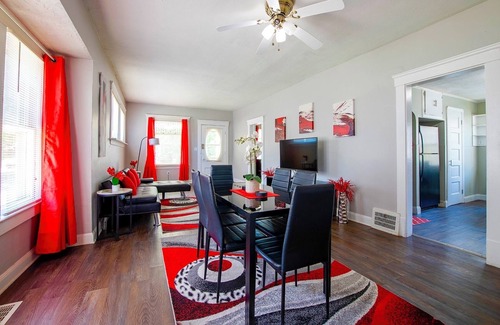 Cleveland House | Rubi Lounge: Cozy 2BR Lower Unit | Patio, Porch & Parking 8 Mins to Downtown
