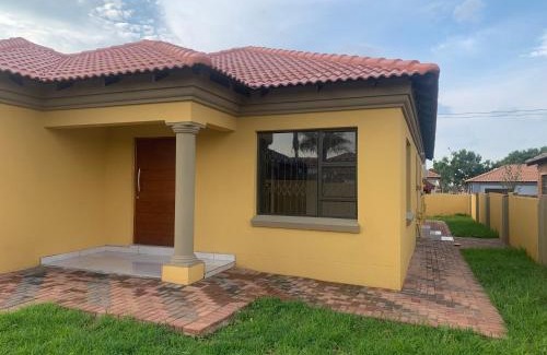 Middelburg House | Ruby Rose Place
