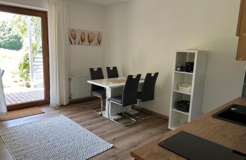 Vohenstrauss Apartment | Ruhige Ferienwohnung mit Terrasse für 2 Personen