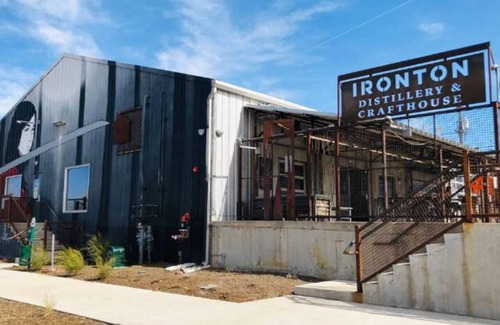 River North Art District Apartment | Run away to Rino!