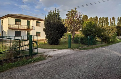 Badia Polesine Bed & Breakfast | Rural country house, in a very quiet area