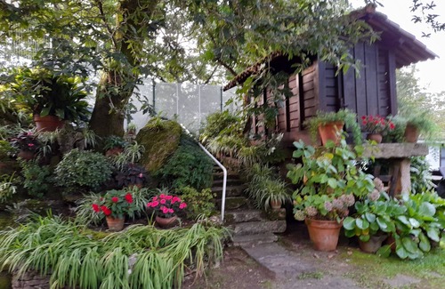 O Porrino Cottage | Rural house with magnificent garden near the Rias Baixas