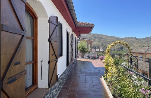 Cenes de la Vega Ski Chalet | Rural house with beautiful views a step away from city center and the Alhambra